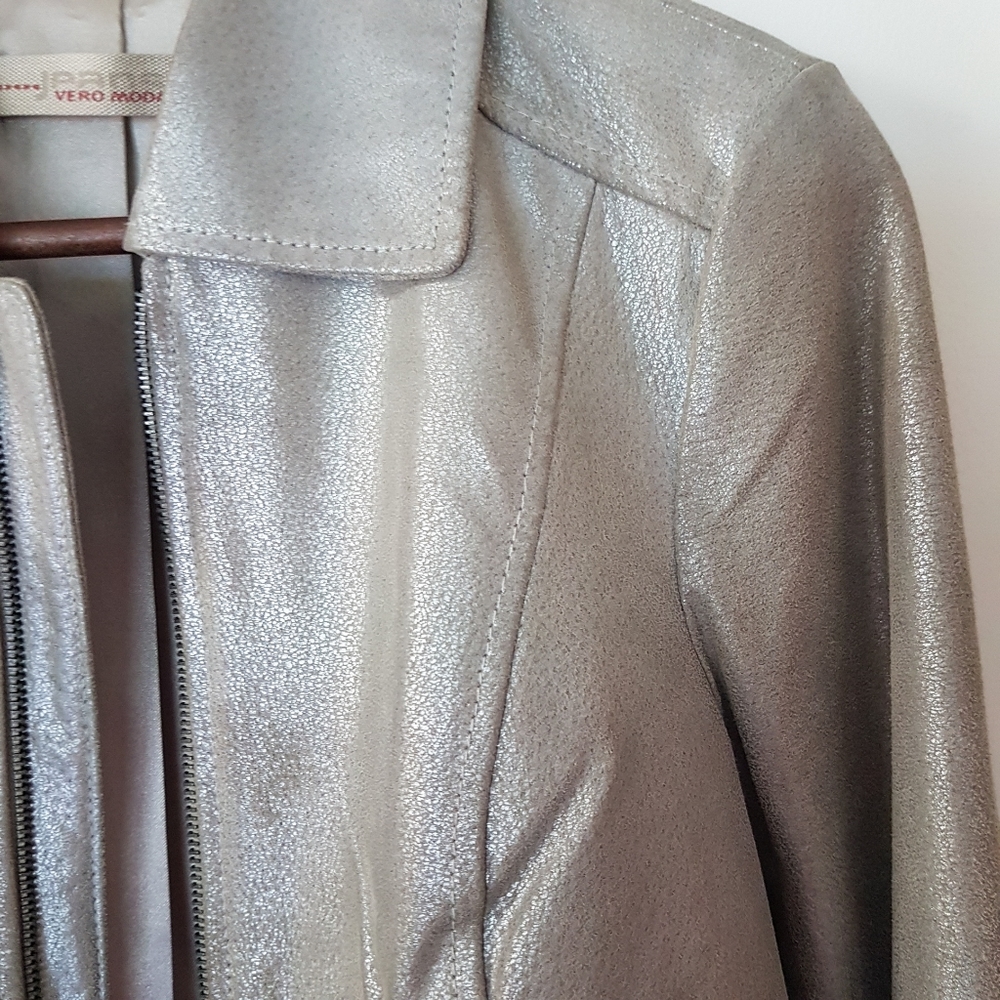 Pearly leather jacket - Picture 4 of 13